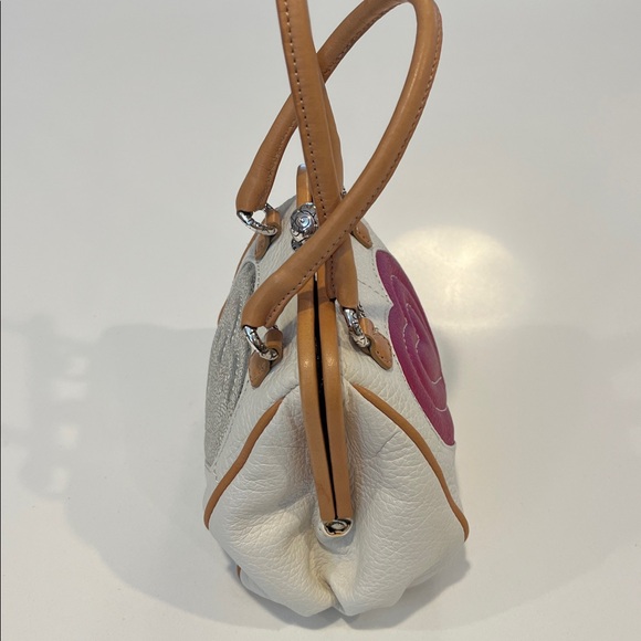 Like New Brighton Mini Heart Leather Kisslock Crossbody Purse (white and pink) - Picture 5 of 16